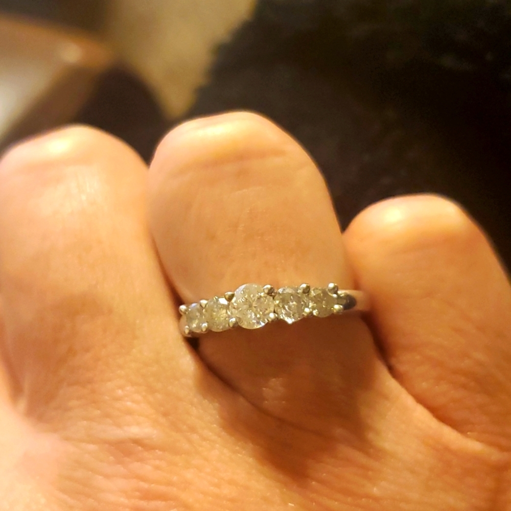 Helzberg Diamonds 5 stone 1ct diamond ring/white gold